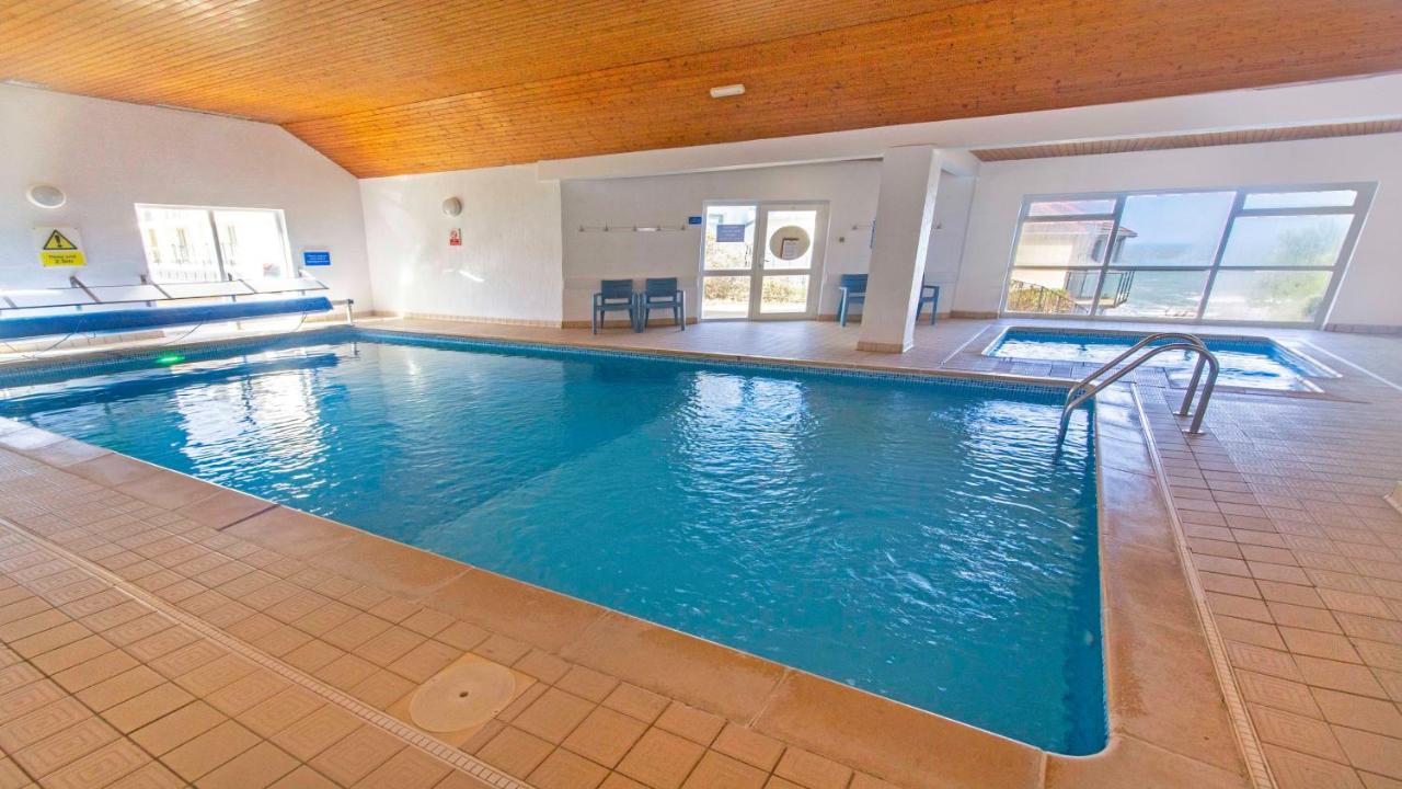 Clifton Court Apt 16 With Indoor Heated Pool & Sea Views Croyde Exterior photo