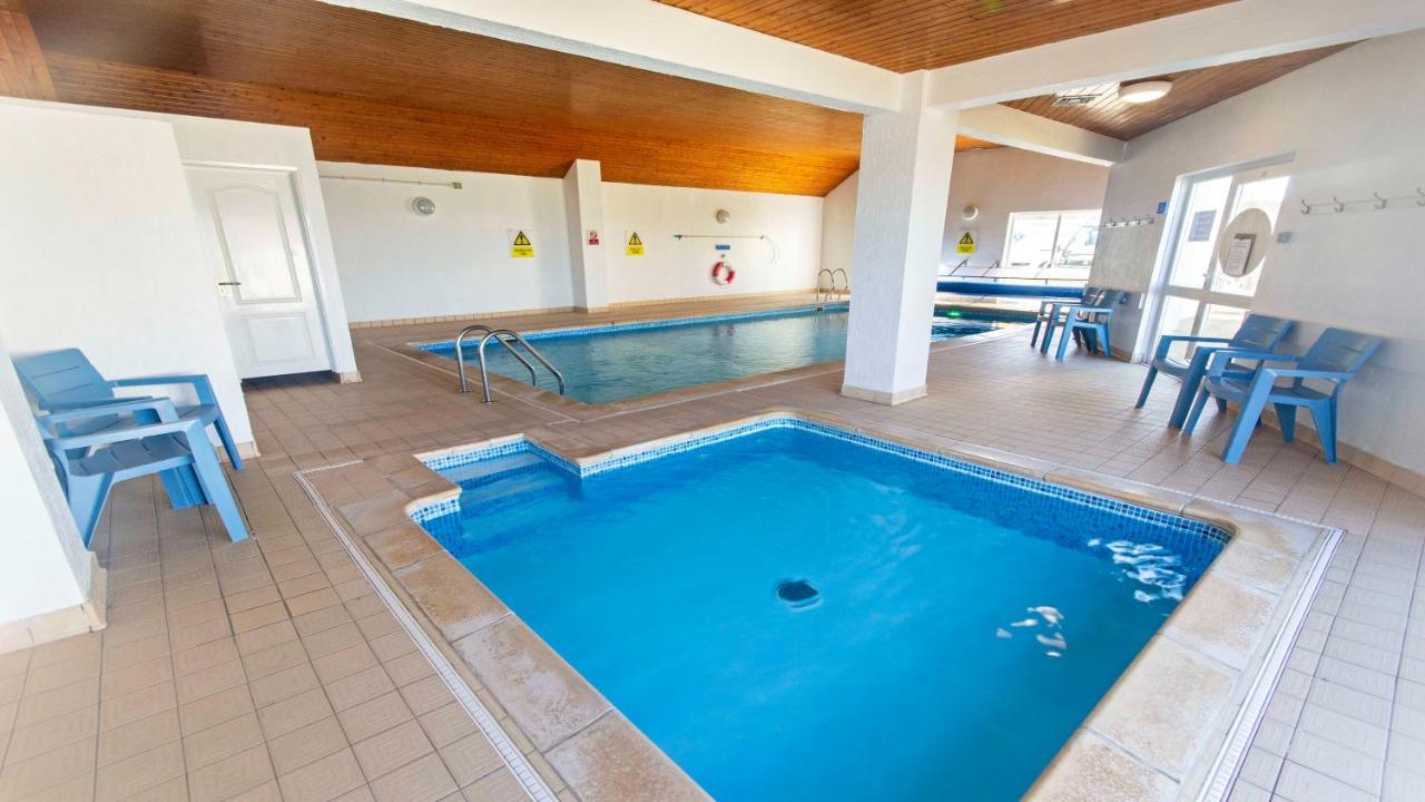 Clifton Court Apt 16 With Indoor Heated Pool & Sea Views Apartment Croyde Exterior photo