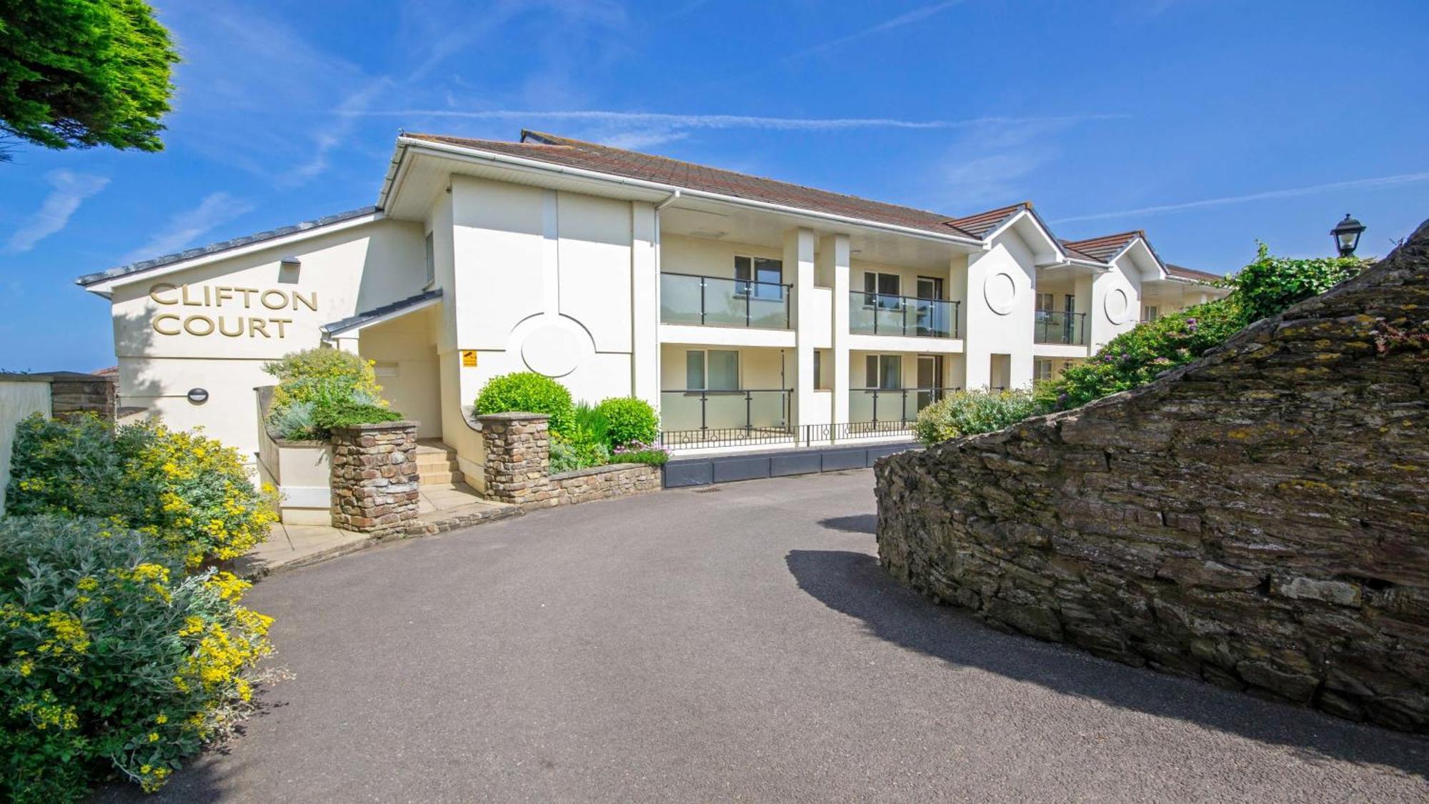 Clifton Court Apt 16 With Indoor Heated Pool & Sea Views Apartment Croyde Exterior photo